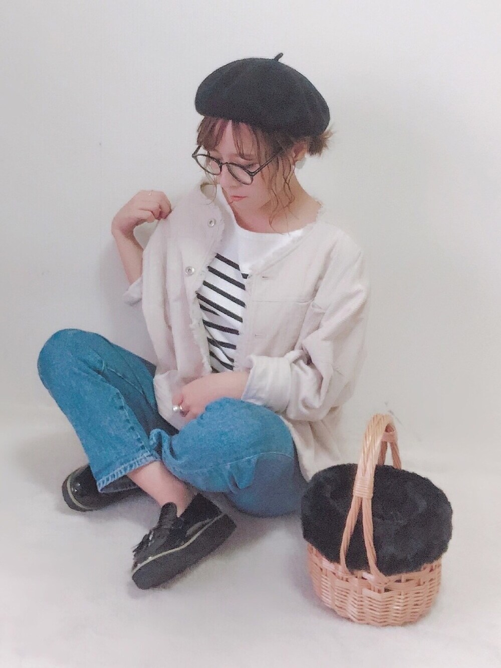「秋コーデ、カジュアルコーデ、プチプラ、GRL、グレイル、秋、ボーダー、ベレー帽、ファー小物、めがね」｜「Rouge vifのポンチボーダー（Tシャツ/カットソー、ホワイト系）」を使った、yumi.さん（レディース・151cm）の秋コーディネートの1枚目の写真