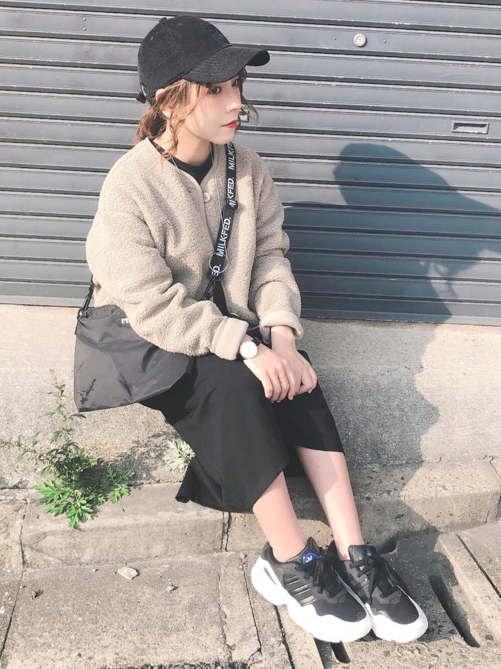「休日スタイル、秋コーデ、カジュアル、ユニクロ、ボア、フリースノーカラージャケット、ボアジャケット、スニーカー、秋冬コーデ、低身長コーデ」｜「UNIQLOのフリースノーカラージャケット（長袖）（その他アウター、ベージュ系）」を使った、yumi.さん（レディース・151cm）の冬コーディネートの1枚目の写真