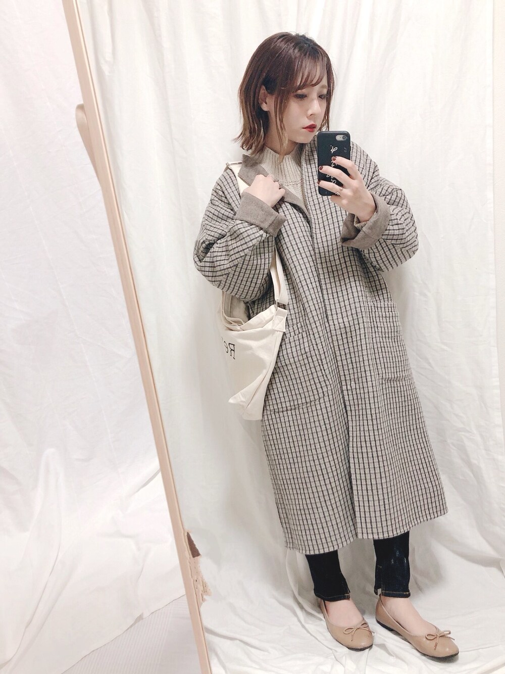 「休日スタイル、大人カジュアル、コート、リバーシブル、秋コーデ、ゆるコーデ、低身長コーデ、カジュアルコーデ、大人コーデ、ママコーデ」｜「SENSE OF PLACE by URBAN RESEARCHのリバーシブルノーカラーコート（ノーカラーコート、ブラウン系）」を使った、yumi.さん（レディース・151cm）の秋コーディネートの1枚目の写真