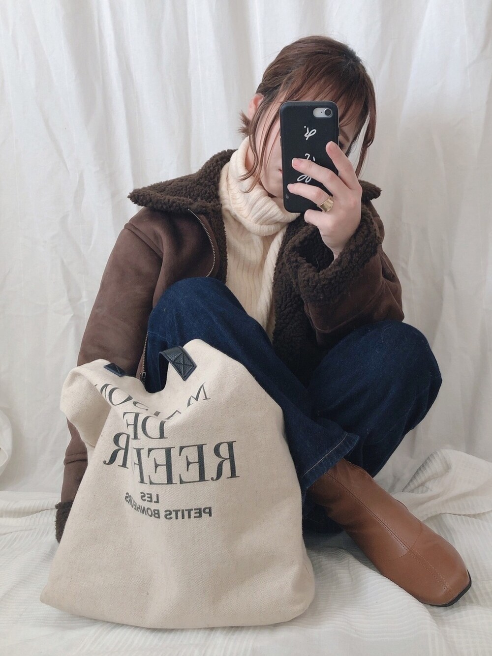 「B3、ボア、ボアジャケット、ボアブルゾン、ブラウン、年末WEAR感謝祭、冬コーデ、オトナカジュアル、オーバーサイズ、低身長」｜「Re:EDITのふんわりウォッシャブルニットタートルチュニック（ニット/セーター、ホワイト系）」を使った、yumi.さん（レディース・151cm）の冬コーディネートの1枚目の写真