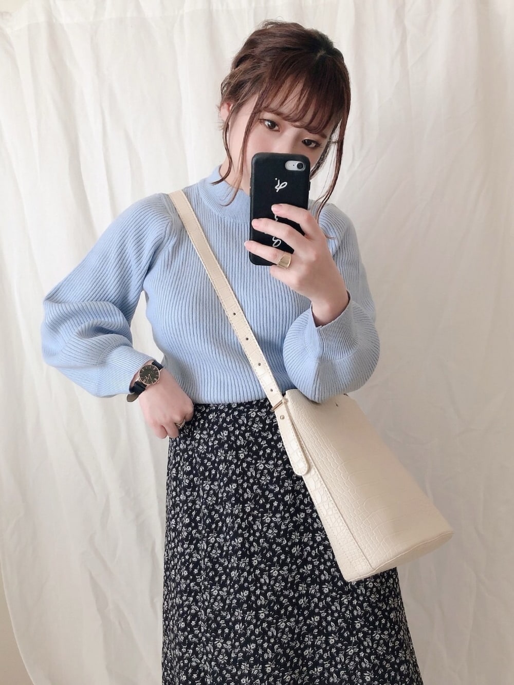 「年末WEAR感謝祭、冬のコーデ、ゆるコーデ、大人カジュアル、シンプルコーデ、ニットコーデ、低身長コーデ、ダスティブルー、大人コーデ、ママコーデ」｜「MAJESTIC LEGONのハイネックリブニットプルオーバー（ニット/セーター、ブルー系）」を使った、yumi.さん（レディース・151cm）の冬コーディネートの1枚目の写真