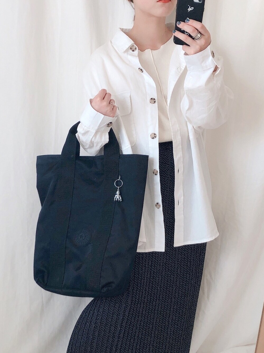 「レイヤードスタイル、春、大人カジュアル、ラクチンコーデ、低身長コーデ、シンプル、ママファッション、シャツスタイル、ユニクロ、UNIQLO」｜「COTORICAのベーシックオーバーシャツ（シャツ/ブラウス、ホワイト系）」を使った、yumi.さん（レディース・151cm）の春コーディネートの1枚目の写真
