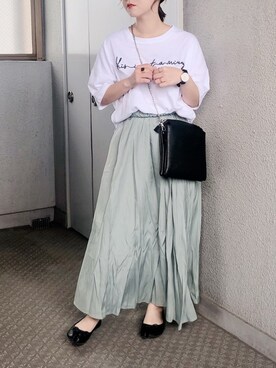 yumi.さんの「サテンフレアスカート」を使ったコーディネート