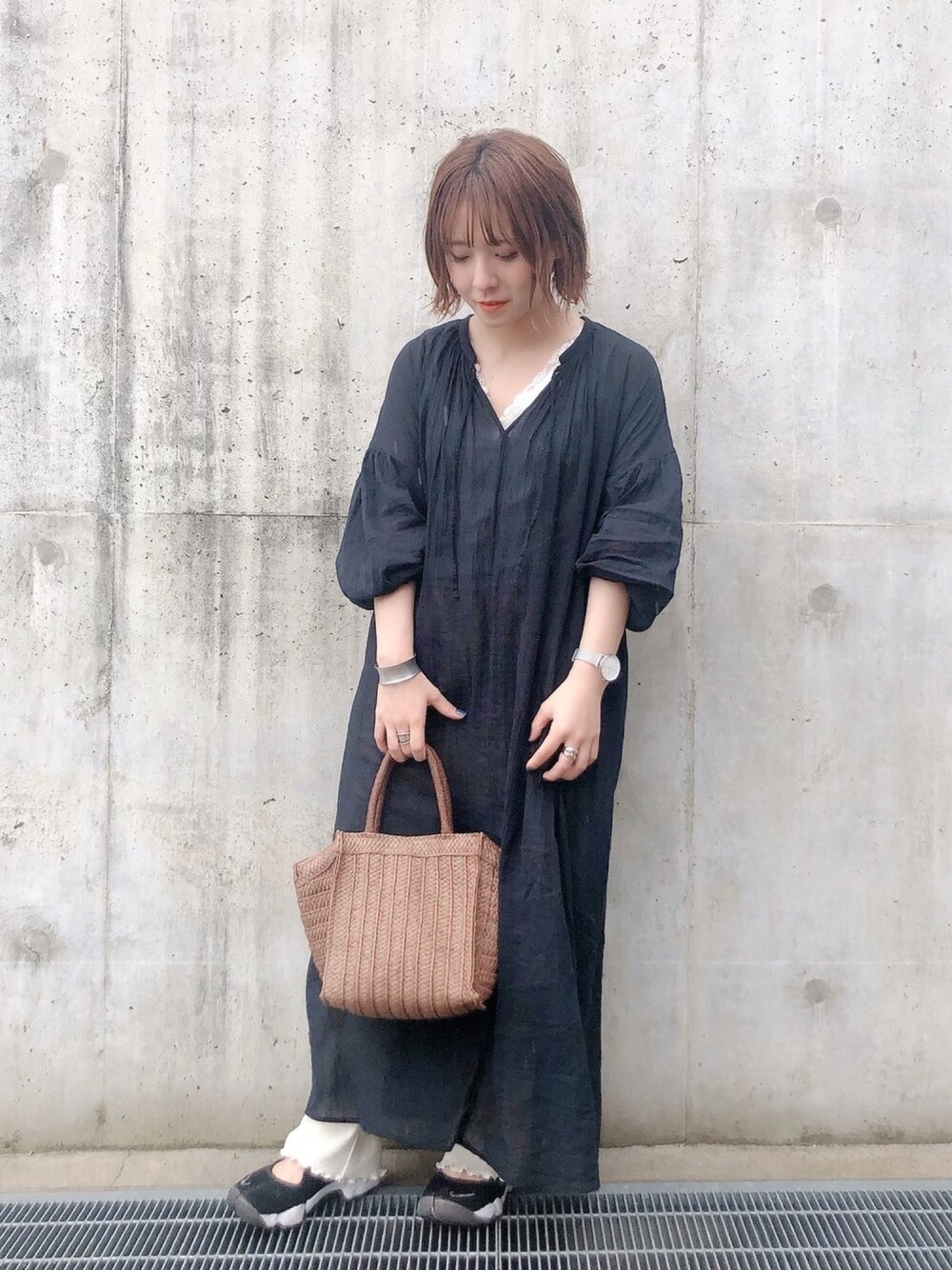 「休日スタイル、ゆるコーデ、雨の日コーデ、低身長コーデ、オトナカジュアル、レイヤードスタイル、オトナ女子、休日コーデ、エアリフト」｜「LOWRYS FARMのヨウリュウカフタンワンピース　877343（ワンピース、ブラック系）」を使った、yumi.さん（レディース・151cm）の夏コーディネートの1枚目の写真