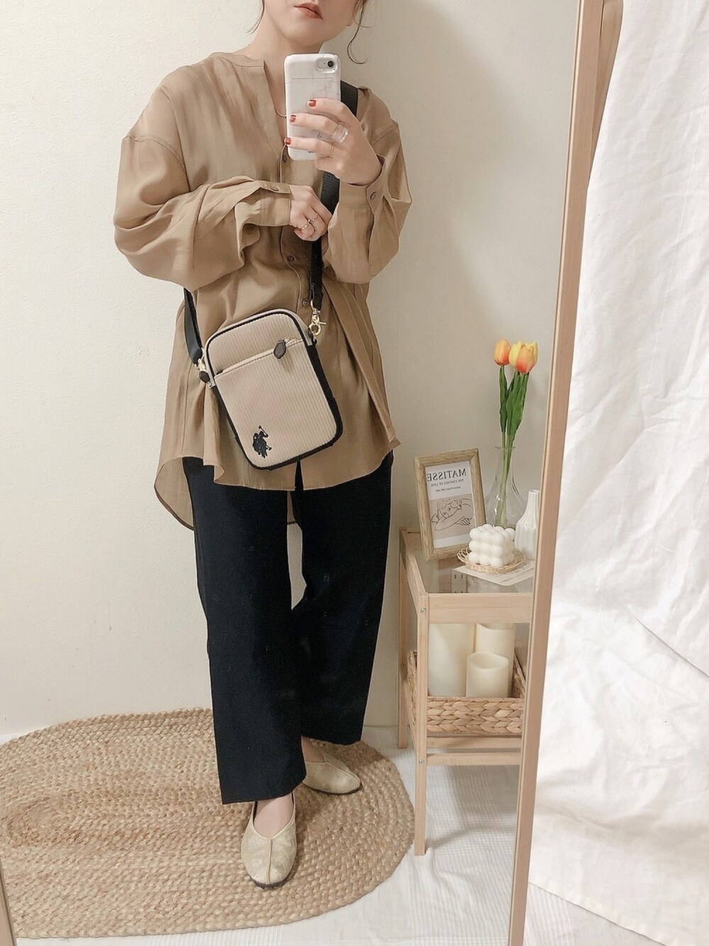 「シンプルコーデ、カジュアルコーデ、秋のコーデ、秋服準備はじめました、オトナ女子、キレイめ」｜「URBAN RESEARCHのシアーオーバーシャツ（シャツ/ブラウス、ベージュ系）」を使った、yumi.さん（レディース・151cm）の秋コーディネートの1枚目の写真