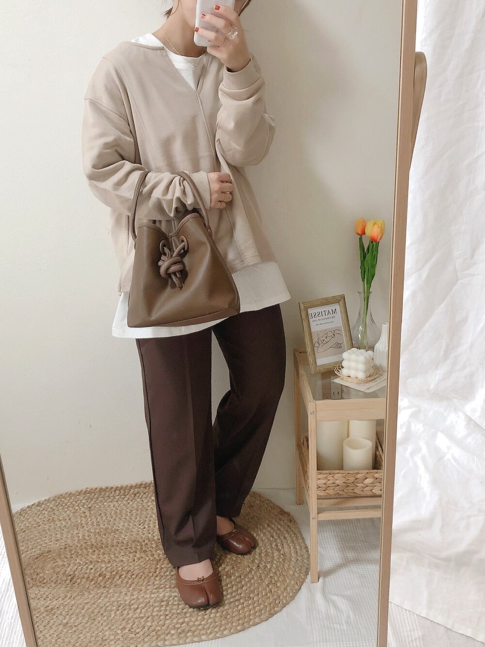 「オトナカジュアル、秋色、秋服準備はじめました、シンプルコーデ、カジュアルコーデ、秋のコーデ、ベージュコーデ、ブラウンコーデ、ショルダーバッグ」｜「recaのキーネック2wayスウェット（スウェット、ベージュ系）」を使った、yumi.さん（レディース・151cm）の秋コーディネートの1枚目の写真