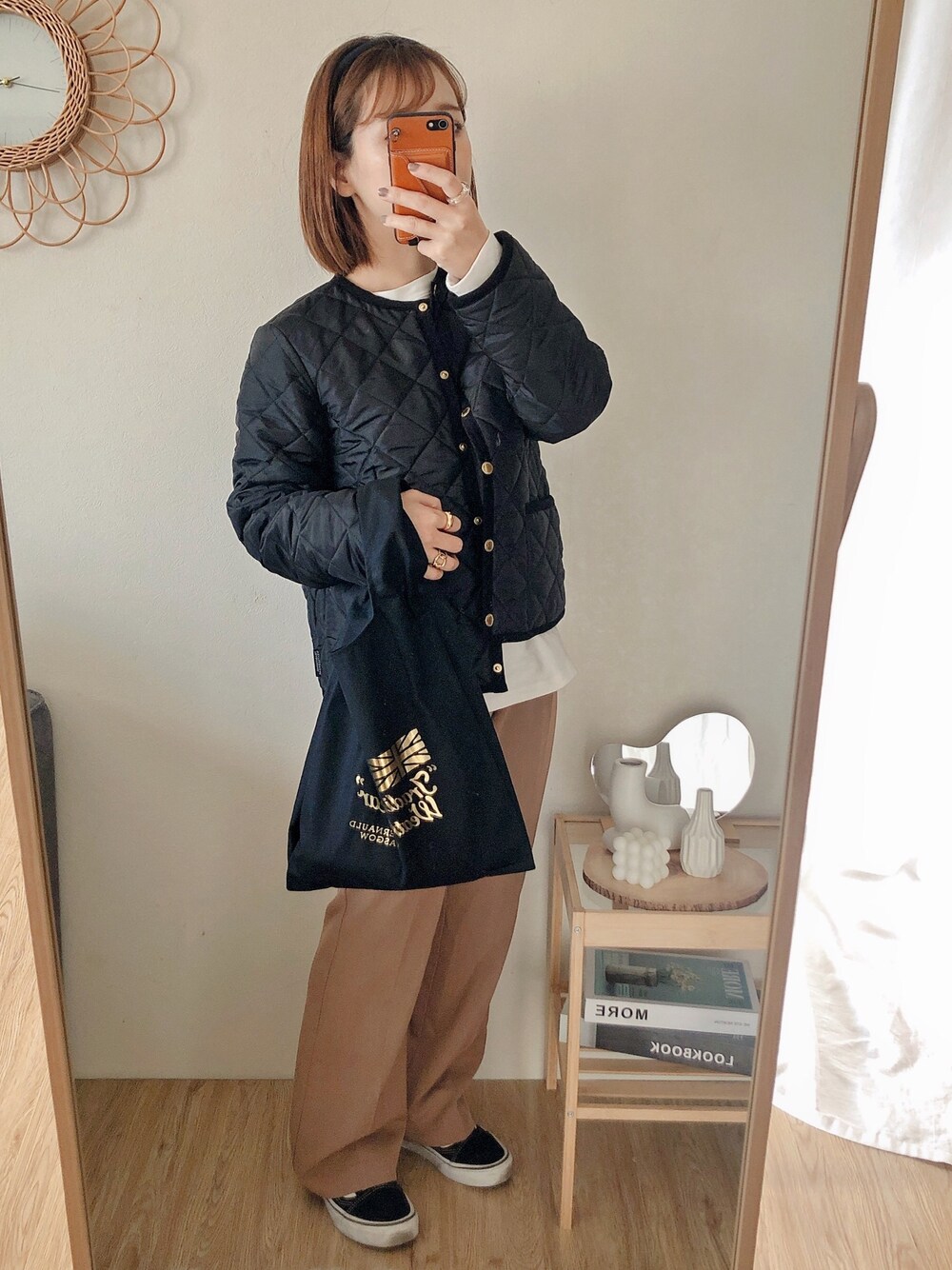 「休日スタイル、冬、あったかコーデ、きれいめカジュアル、大人カジュアル、低身長」｜「Traditional WeatherwearのARKLEY（ノーカラージャケット、ブラック系）」を使った、yumi.さん（レディース・151cm）の冬コーディネートの1枚目の写真
