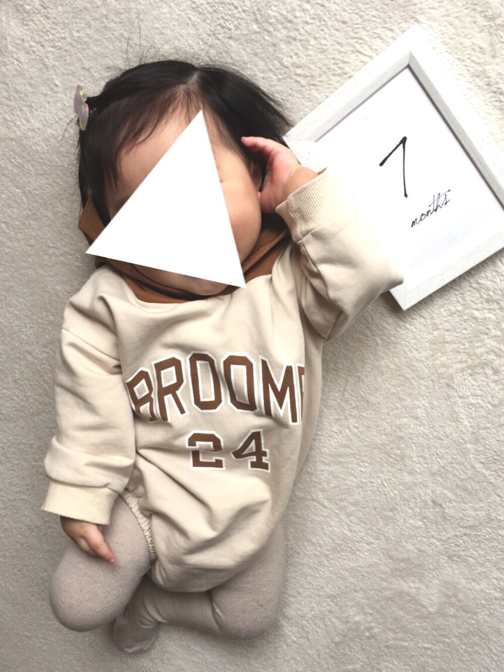 「韓国子供服のアイテム（ロンパース、ベージュ系）」を使った、mさん（レディース・167cm）の冬コーディネートの1枚目の写真
