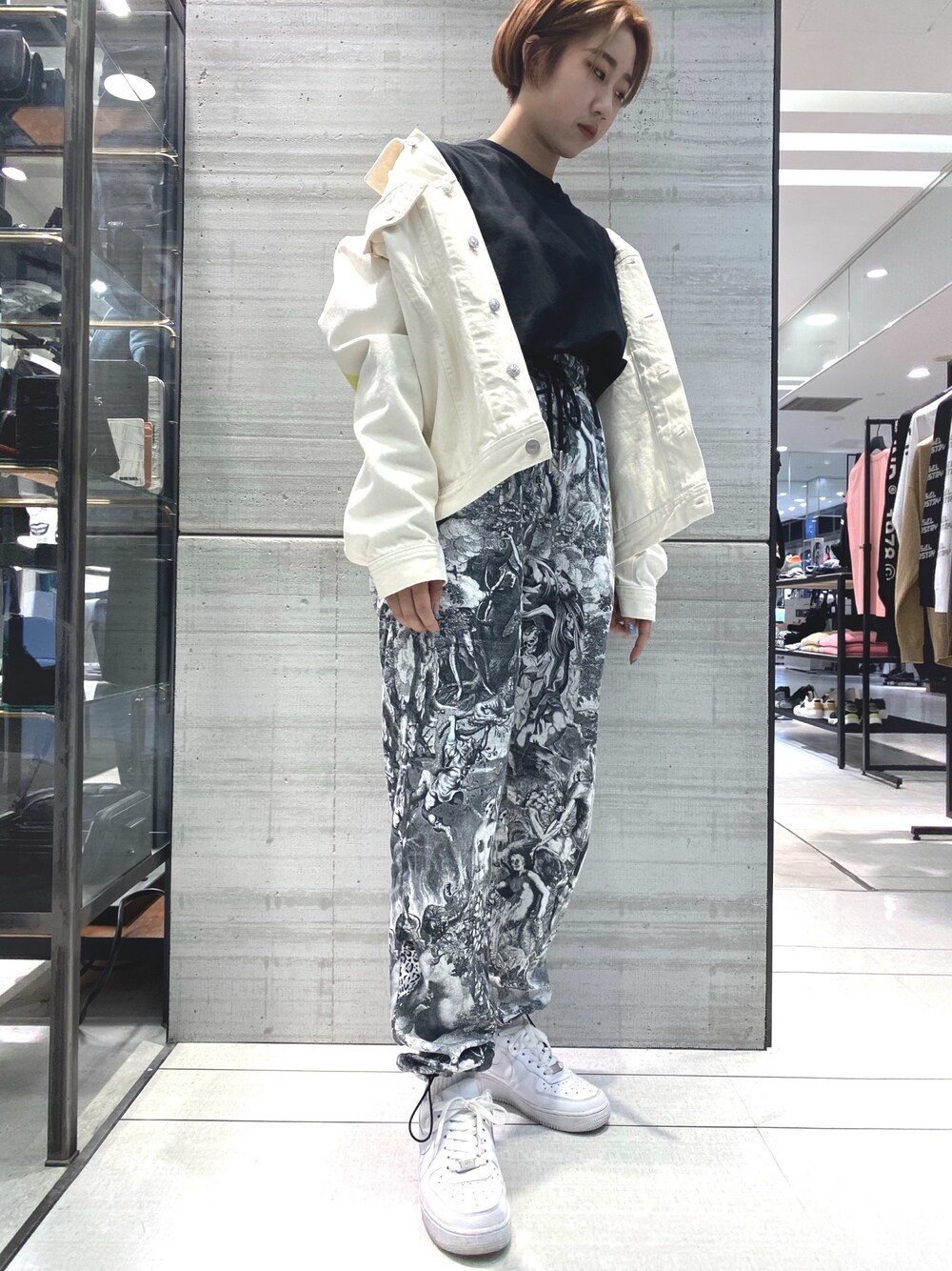 「Diesel、スニーカー、低身長コーデ」｜「DIESELのメンズ Tシャツ 長そで ロゴ（Tシャツ/カットソー、ブラック系）」を使った、Rieruさん（レディース・155cm）の春コーディネートの1枚目の写真