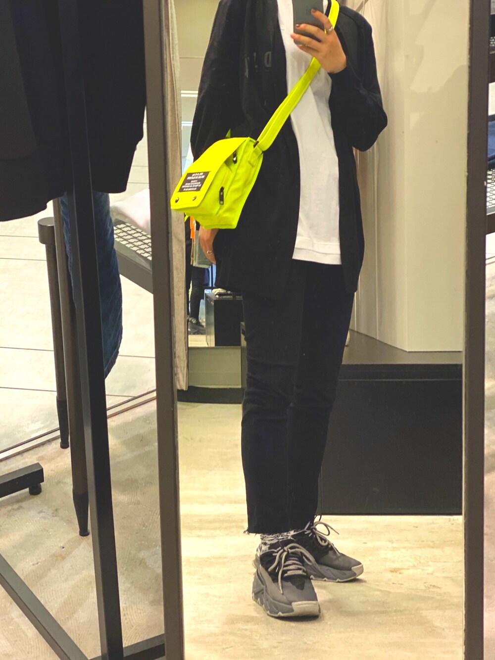 「シンプルコーデ、大人カジュアル、オトナ女子、ラクチンコーデ、お洒落さんとつながりたい、白Tシャツ、低身長コーデ、ディーゼル」｜「DIESELのメンズ デニム パンツ スリムスキニー（デニムパンツ、ブラック系）」を使った、Rieruさん（レディース・155cm）の夏コーディネートの1枚目の写真