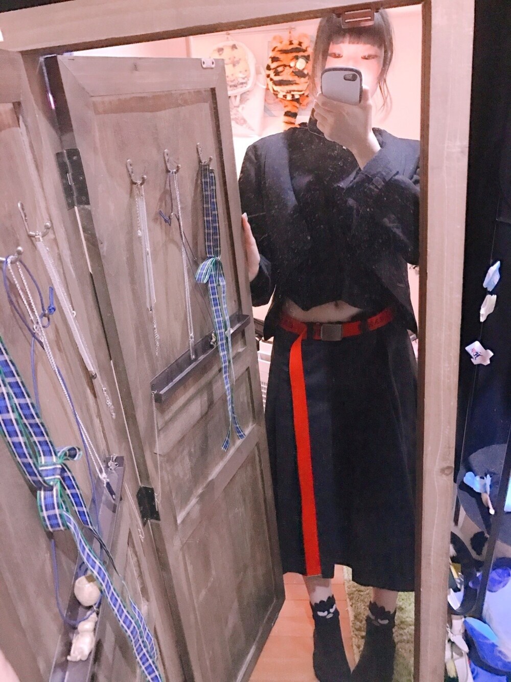「ブラック、シンプル、SLY、LIMI feu、Candy Stripper、RNA、ブラックコーデ、学生服風」｜「Candy Stripperのアイテム（ベルト、レッド系）」を使った、ピンキー！/ 藤咲彩音さん（レディース・158cm）の夏コーディネートの1枚目の写真