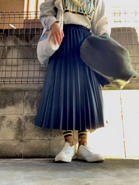 「UNIQLO（ユニクロ）のシフォンプリーツロングスカート（丈標準80～84cm）（スカート、ブルー系）」を使った、bnmkさん（レディース・165cm）の冬コーディネート