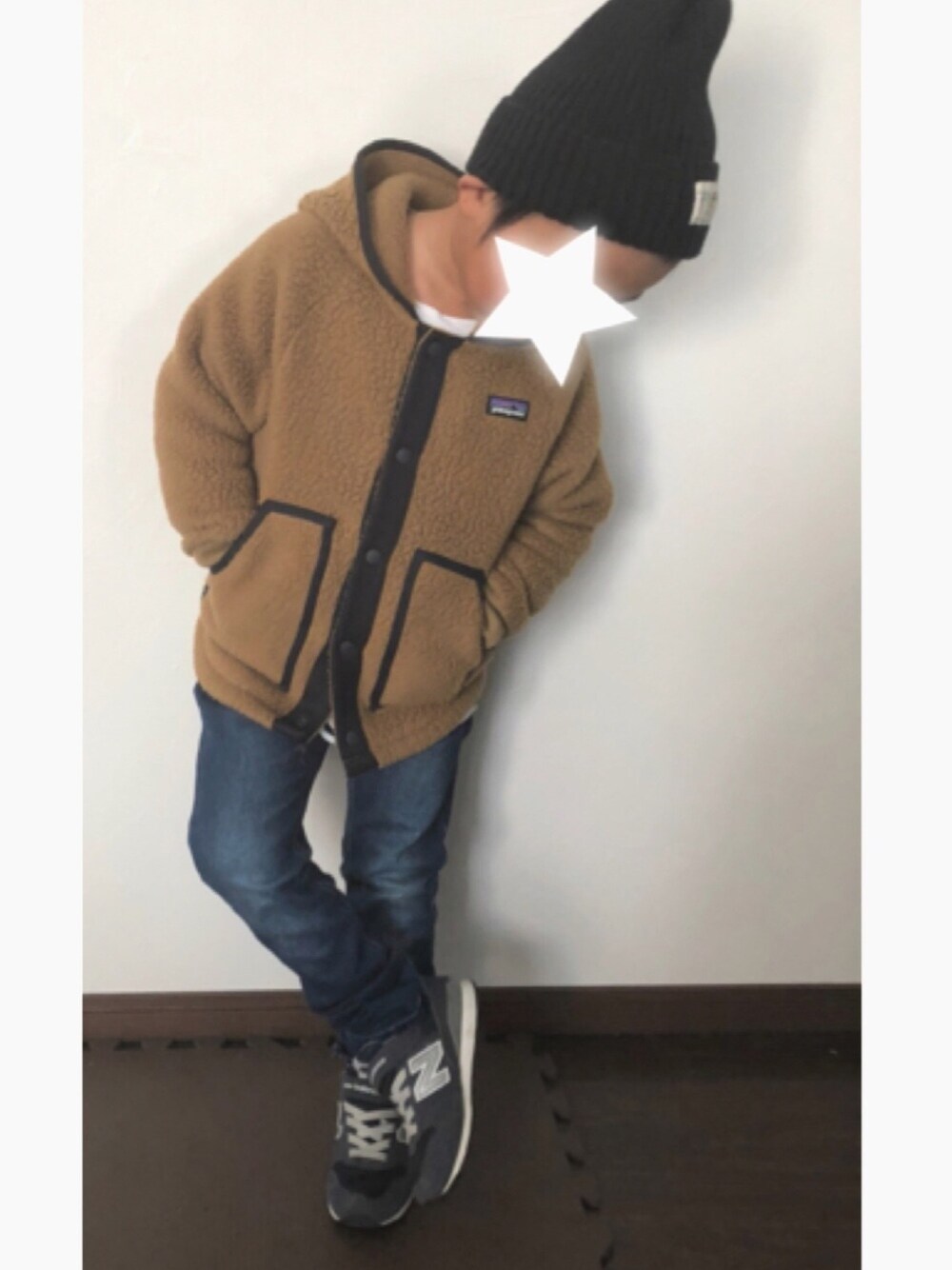 「カジュアルコーデ、kids、男の子コーデ、むすこーで、シンプルコーデ、パタゴニア、パタゴニアキッズ、patagonia、パーカー、ニューバランス」｜「こども ビームスのpatagonia / ベビー レトロパイル ジャケット 18 (ボーイズ ガールズ 1～5才)（ブルゾン、ブラウン系）」を使った、mosomiii☺︎さん（キッズ・110cm）の冬コーディネートの1枚目の写真