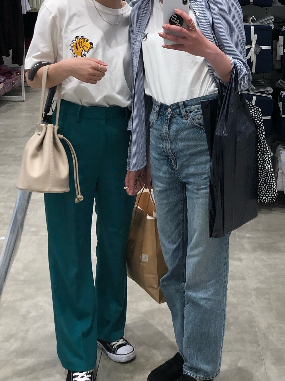 「シンプル、古着、MAISON KITSUNE、ストライプシャツ、デニムパンツ、パンツスタイル、おしゃれさんと繋がりたい、ゆるコーデ、休日コーデ」｜「GRLのアイテム（スラックス、グリーン系）」を使った、yuinaさん（レディース・159cm）の春コーディネートの1枚目の写真