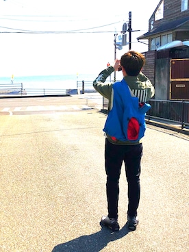 「カーキシャツ」｜「アイテム（マウンテンパーカー）」を使った、。さん（メンズ・173cm）の春コーディネート