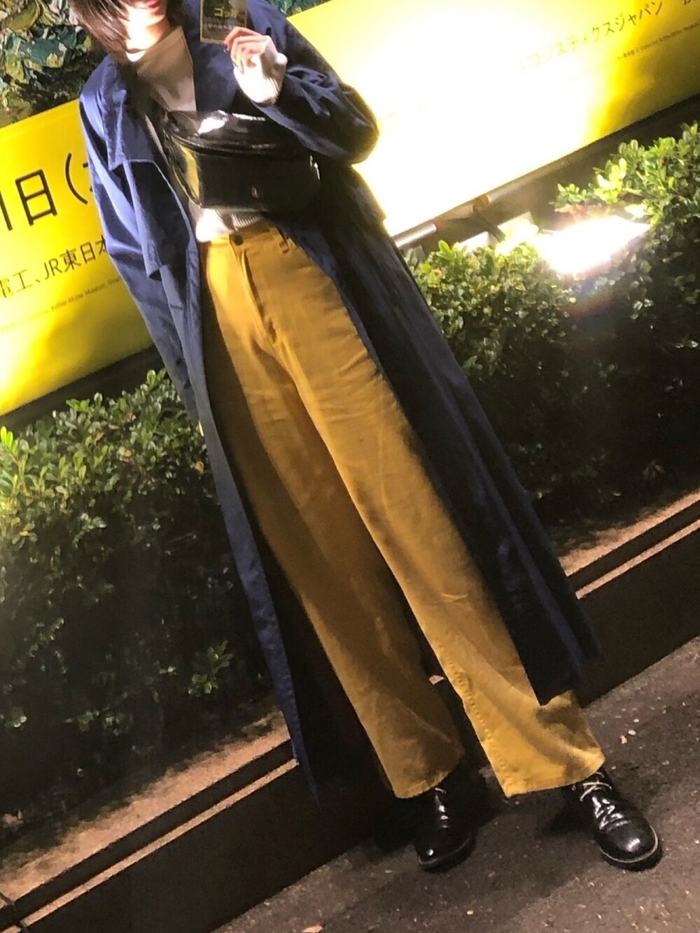 「秋冬コーデ、カラフル、コート、楽チンコーデ、古着、古着MIX、PAMEO POSE、furfur、おしゃれさんと繋がりたい、ゆるコーデ」｜「PAMEO POSEのREM　SLEEP LONG T-SHIRT（Tシャツ/カットソー、ホワイト系）」を使った、Shio Komatsuさん（レディース・171cm）の秋コーディネートの1枚目の写真