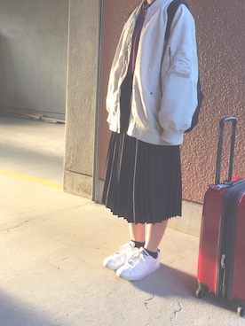 「GU（ジーユー）のアイテム（スカート、ブラック系）」を使った、a k aさん（レディース・156cm）の春コーディネート