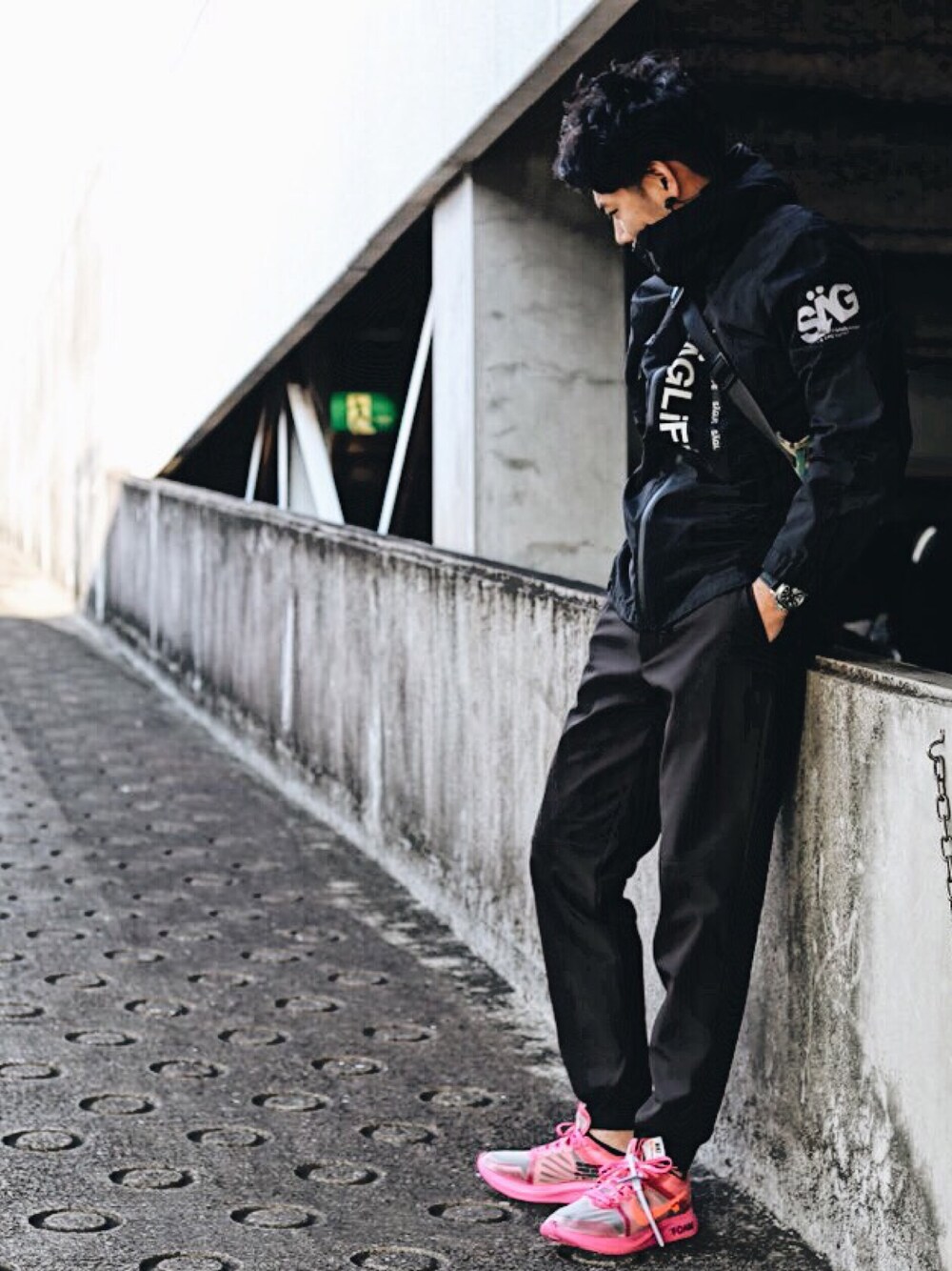 マウンテンパーカーを使った「オフホワイト×ナイキ」の人気