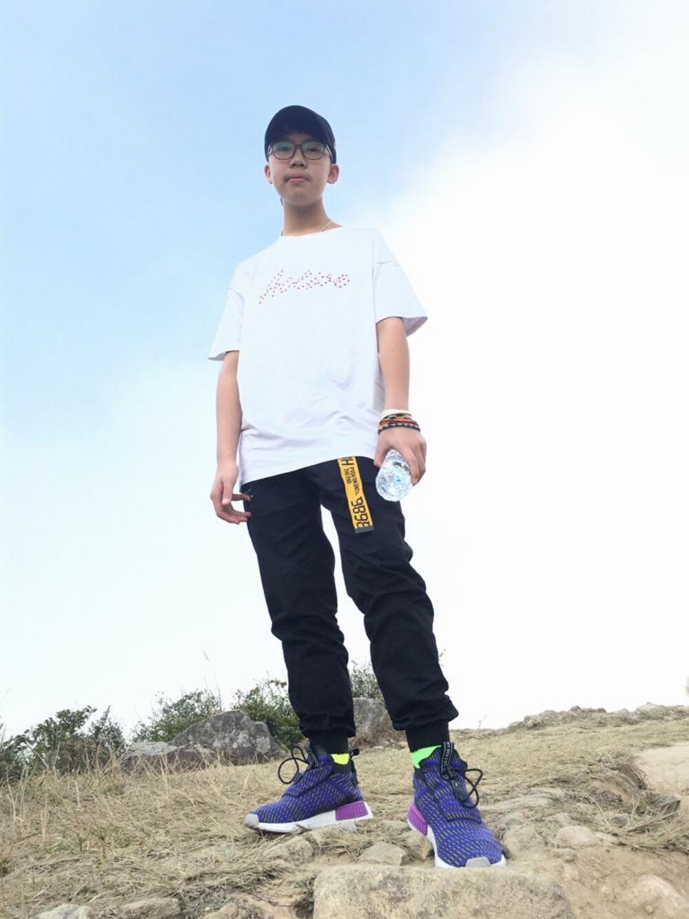「aapeのアイテム（その他パンツ、ブラック系）」を使った、Kyle Looさん（メンズ・168cm）の冬コーディネートの1枚目の写真