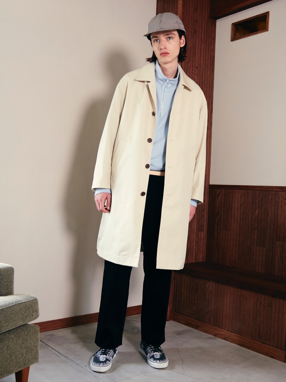 「LIDnM、LIDnMコーデ、ビッグシルエット、コート、カジュアルコーデ、キャップ、ootd、スラックス、リングジップ、スニーカー」｜「LIDNMのサイロバーバリーオーバーステンカラー（ステンカラーコート、ベージュ系）」を使った、LIDNMさん（メンズ・180cm）の春コーディネートの1枚目の写真