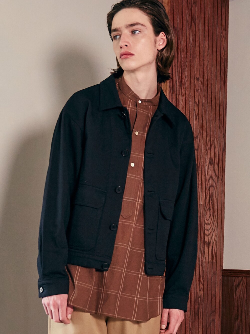「休日スタイル、LIDnM、LIDnMコーデ、春コーデ、春、カジュアルコーデ、ootd、きれいめカジュアル、おしゃれさんと繋がりたい」｜「LIDNMのガーメントダイカバーオール（カバーオール、ブラック系）」を使った、LIDNMさん（メンズ・180cm）の春コーディネートの1枚目の写真