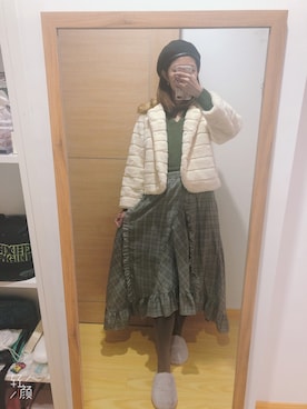 「merry jenny（メリージェニー）のグレンチェックロングスカート（スカート、グレー系）」を使った、前岛迷路子さん（レディース・168cm）の冬コーディネート