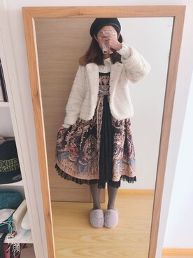 「Krad Lanreteのアイテム（ジャンパースカート、ブラック系）」を使った、前岛迷路子さん（レディース・168cm）の冬コーディネート