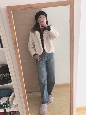 「UNIQLO（ユニクロ）のハイライズワイドストレートジーンズ（デニムパンツ、ホワイト系）」を使った、前岛迷路子さん（レディース・168cm）の冬コーディネート
