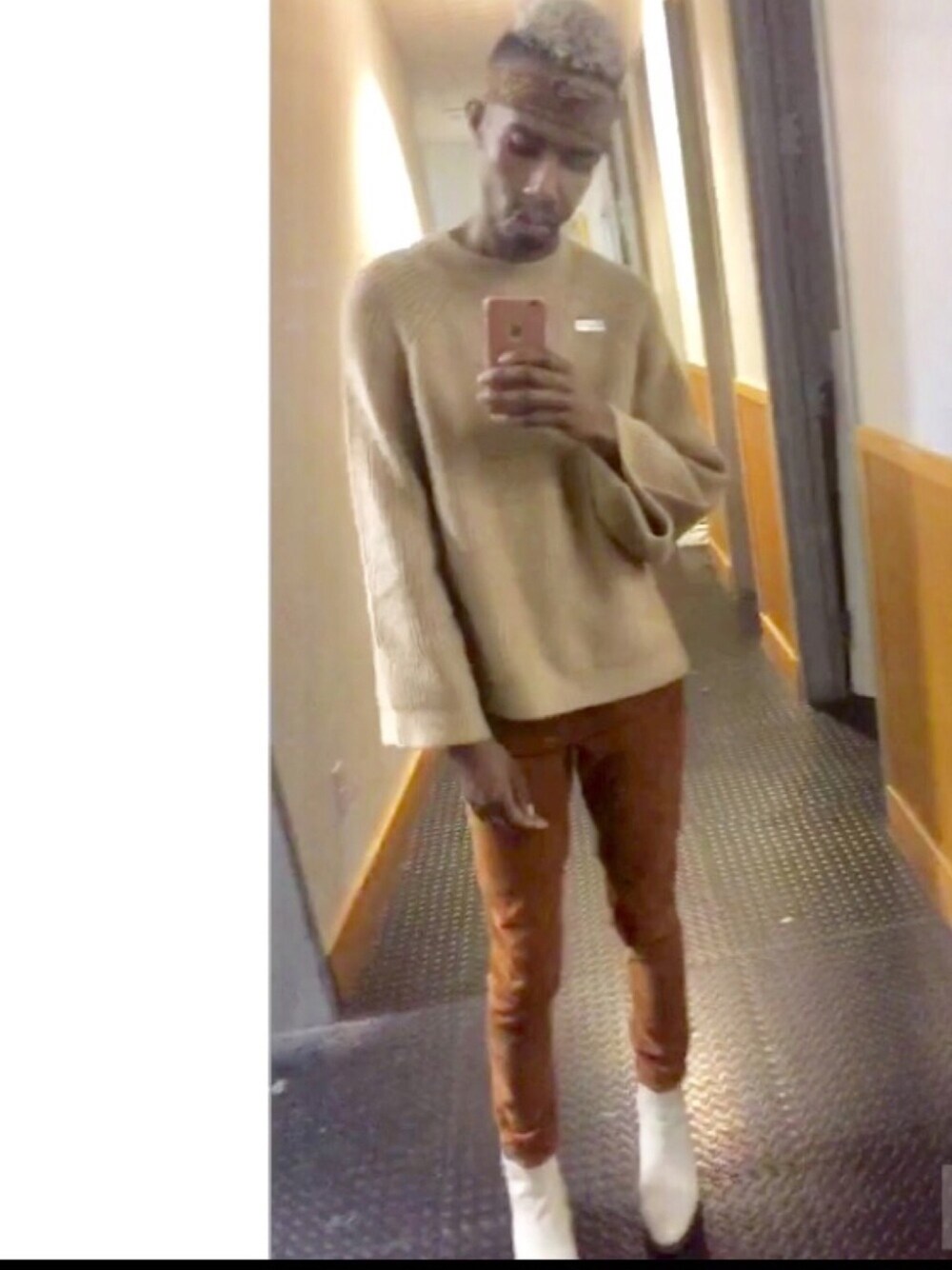 「hippiness、vintage」｜「FOREVER 21のアイテム（ニット/セーター、ベージュ系）」を使った、luiindigoさん（メンズ・175cm）の春コーディネートの1枚目の写真