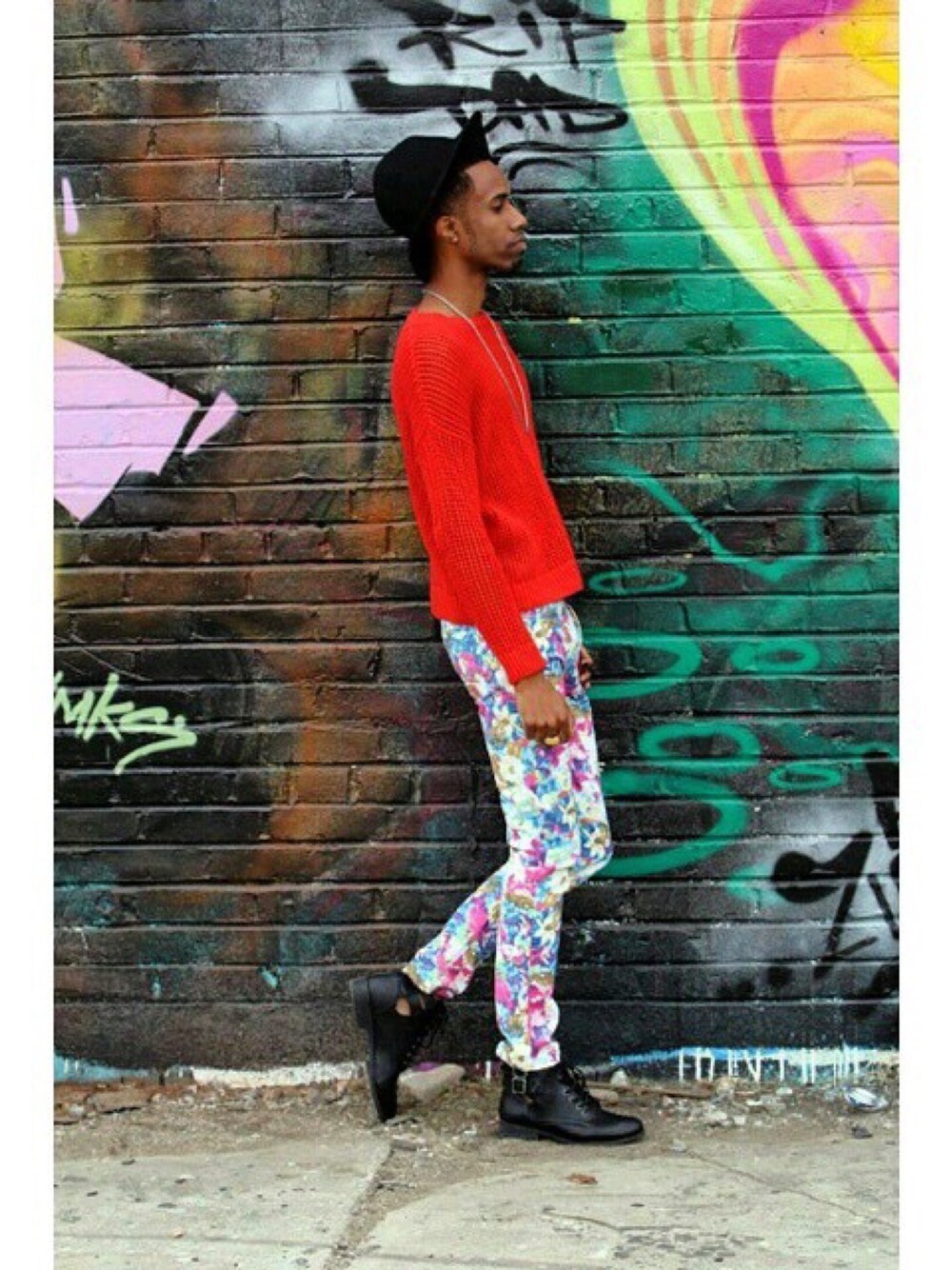 「springstyle、floral」｜「FOREVER 21のアイテム（ニット/セーター、オレンジ系）」を使った、luiindigoさん（メンズ・175cm）の春コーディネートの1枚目の写真