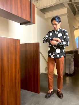 「ブラウンパンツ」｜「アイテム（腕時計）」を使った、kutuoさん（メンズ・174cm）の春コーディネート