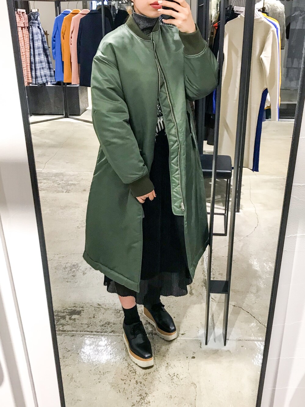 「UNITED TOKYO、中綿、アウター、MA-1、カーキ」｜「UNITED TOKYOの中綿ロングMA-1（ブルゾン、グリーン系）」を使った、mochiさん（レディース・162cm）の冬コーディネートの1枚目の写真