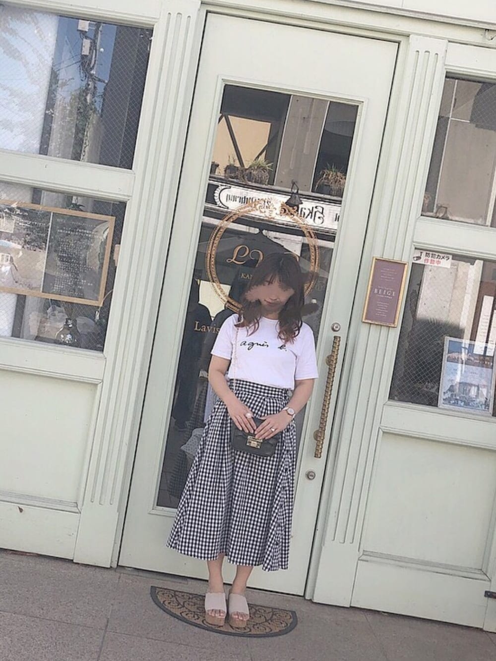 「ギンガムチェック、アニエスベー、ギンガムチェックスカート、白Tシャツ、モノトーン、休日スタイル、石川旅行、お洒落さんとつながりたい、fashion」｜「w closetのアイテム（スカート、ブラック系）」を使った、ゆ う かさん（レディース・158cm）の夏コーディネートの1枚目の写真