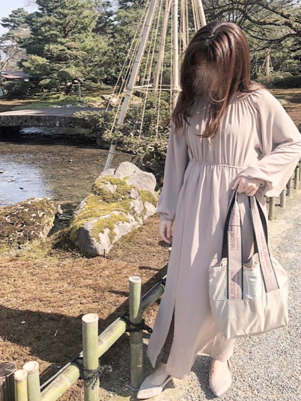 「おしゃれさんと繋がりたい、シンプル、休日スタイル、きれいめカジュアル、ロングワンピース、オトナカジュアル、ラフ、くすみカラー、旅行、おでかけ」｜「UNIQLOのポインテッドフラットシューズ（その他シューズ、ベージュ系）」を使った、ゆ う かさん（レディース・158cm）の夏コーディネートの1枚目の写真