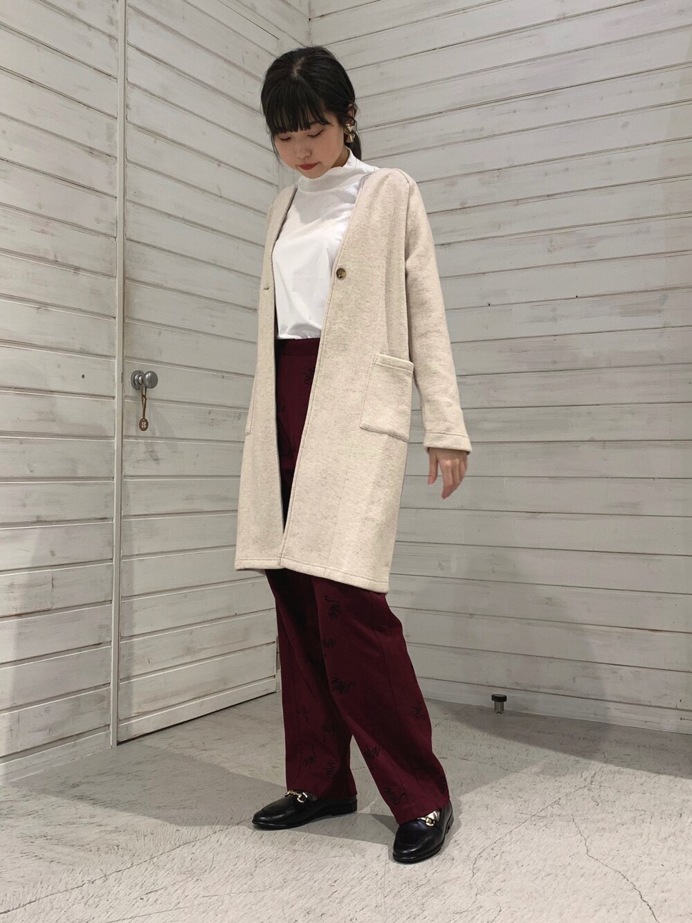 「rapiecageのワイドリボン　イヤリング（イヤリング、ゴールド系）」を使った、haga.さん（レディース・165cm）の秋コーディネートの1枚目の写真