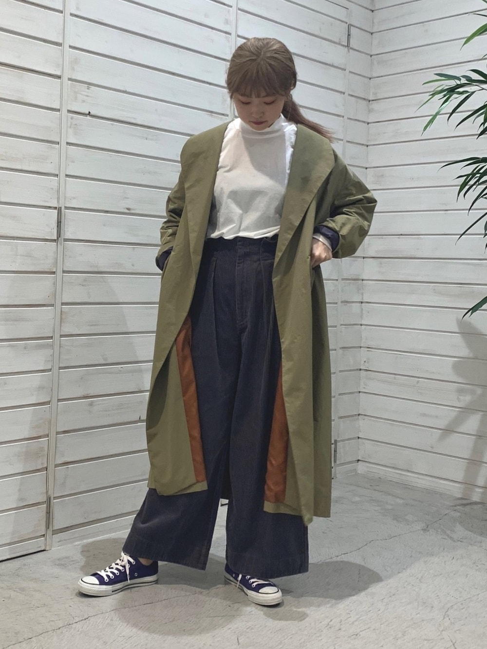 「秋のコーデ、秋コーデ、秋、オトナカジュアル、オトナ女子、メンズライク、converse、コート、ワイドパンツ、パンツスタイル」｜「FIL DE FERのＴ／Ｃコンビ　　タートルプルオーバー（Tシャツ/カットソー、ホワイト系）」を使った、haga.さん（レディース・165cm）の秋コーディネートの1枚目の写真