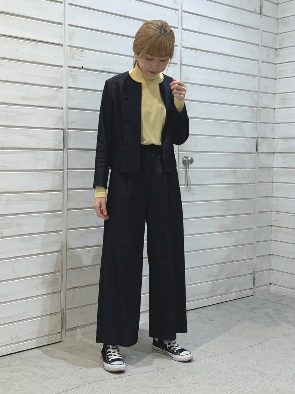 「秋のコーデ、秋コーデ、秋、オトナカジュアル、オトナ女子、大人カジュアル、秋服、着回しコーデ、セットアップ、パンツスタイル」｜「FIL DE FERのＴ／Ｃコンビ　　タートルプルオーバー（Tシャツ/カットソー、イエロー系）」を使った、haga.さん（レディース・165cm）の秋コーディネートの1枚目の写真