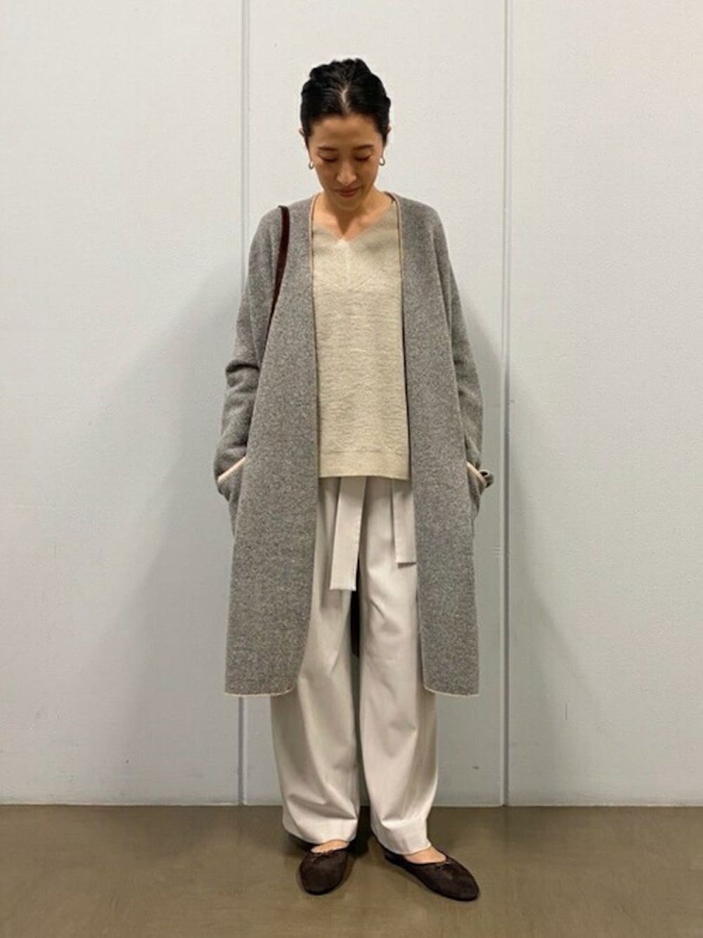 「human womanのヘリンボーンニットコーディガン（カーディガン/ボレロ、グレー系）」を使った、natukiさん（レディース・155cm）の秋コーディネートの1枚目の写真
