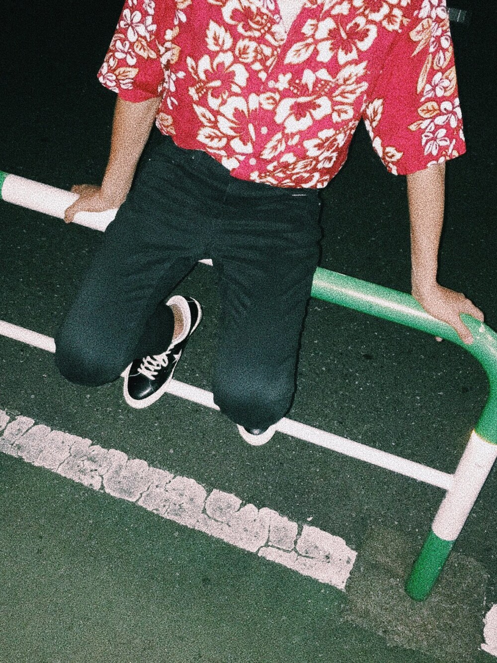 「コンバース、ワンスター、アロハシャツ」｜「CONVERSEのアイテム（スニーカー、ブラック系）」を使った、mappaさん（メンズ・171cm）の夏コーディネートの1枚目の写真