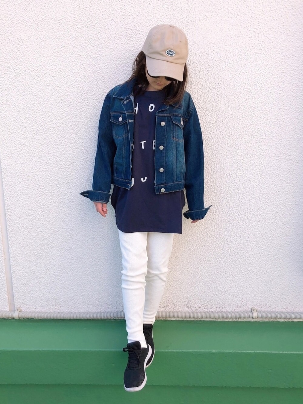 ブルー系のTシャツ/カットソー、ブルー系のTシャツ/カットソー、ブルー系のその他を着用したキッズの春コーディネートの1枚目の写真