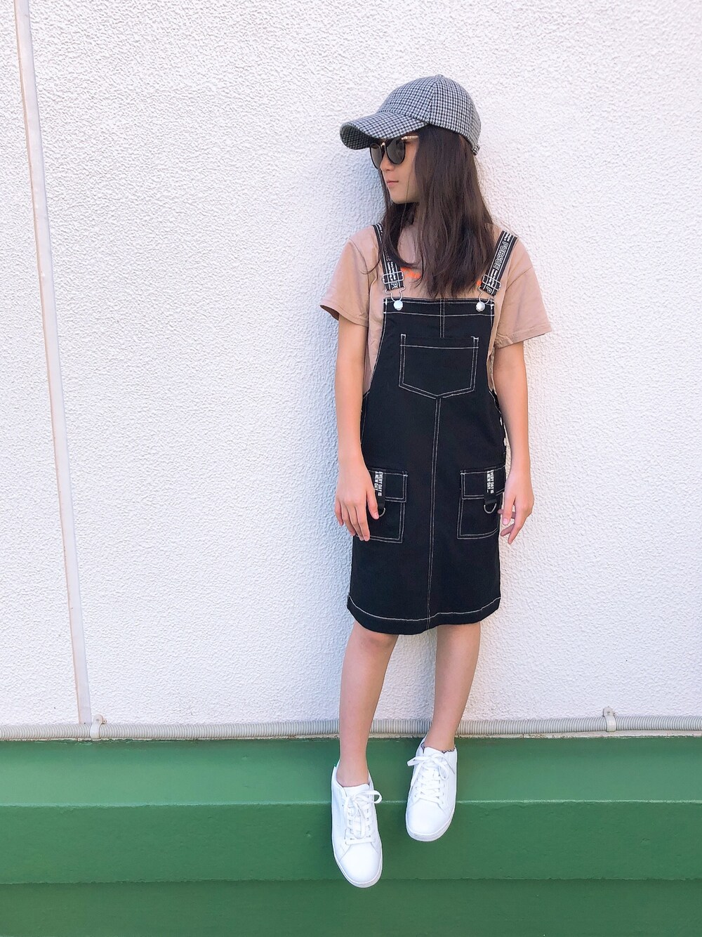 グレー系のキャップ、その他のその他を着用したキッズの秋コーディネートの1枚目の写真