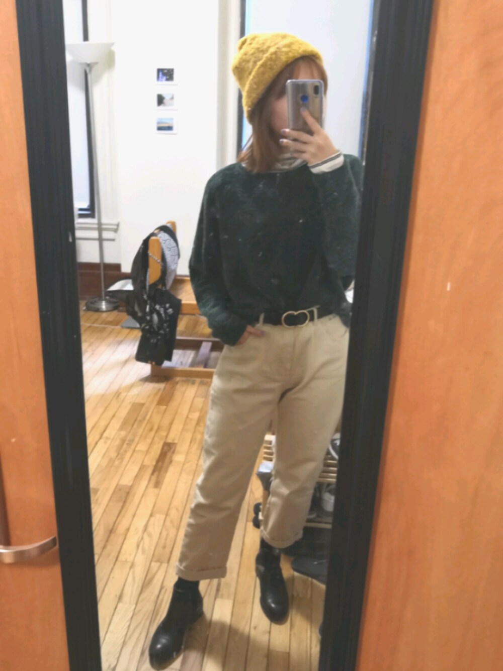 「sweater、H&M、nasty gal、old navy、グリーン、ベージュ、はるコーデ、ブーツ、カジュアル、カジュアルコーデ」｜「OLD NAVYのアイテム（ニットキャップ/ビーニー、イエロー系）」を使った、JojosOOTD:3さん（レディース・160cm）の春コーディネートの1枚目の写真