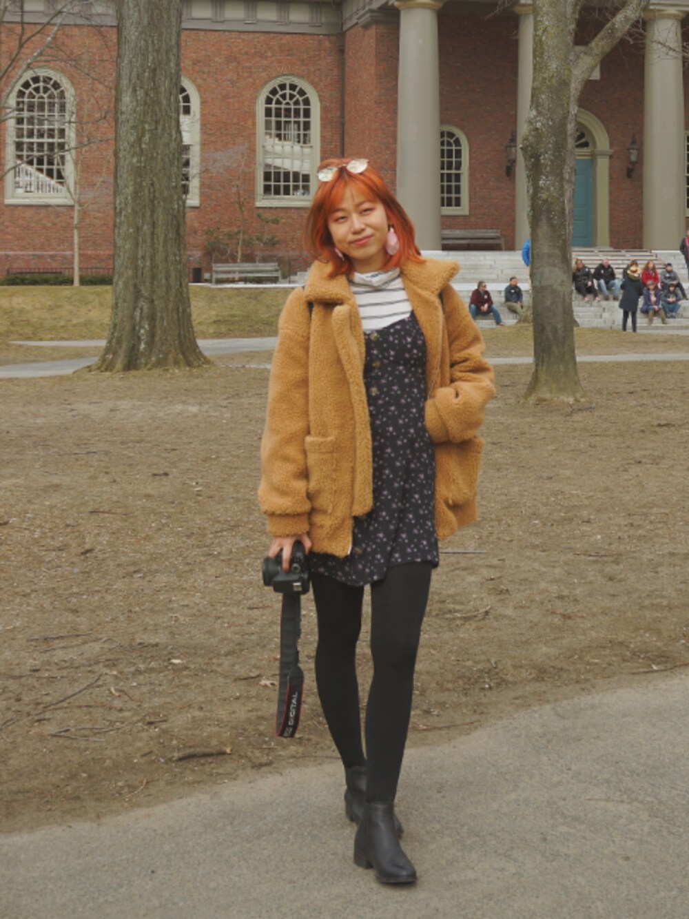 「spring、ootd、boots、ブーツ、ワンピース、ブラック」｜「SHEINのアイテム（ムートンコート、ブラウン系）」を使った、JojosOOTD:3さん（レディース・160cm）の春コーディネートの1枚目の写真