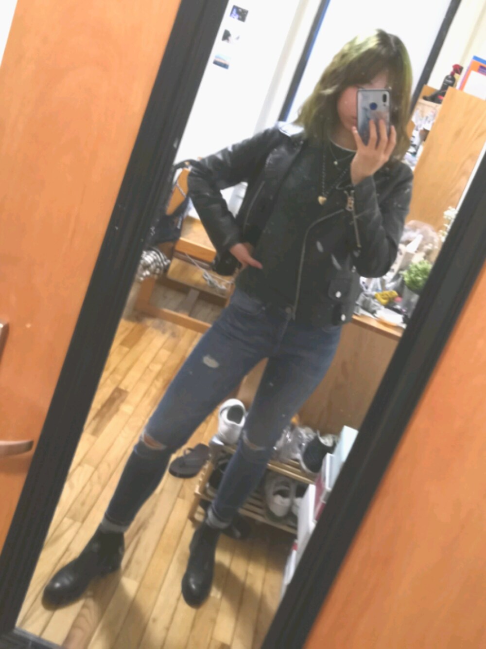 「jacket 、denim、UNIQLO、leather、シンプル、シンプルコーデ、ユニクロ」｜「no brandのアイテム（ライダースジャケット、ブラック系）」を使った、JojosOOTD:3さん（レディース・160cm）の春コーディネートの1枚目の写真
