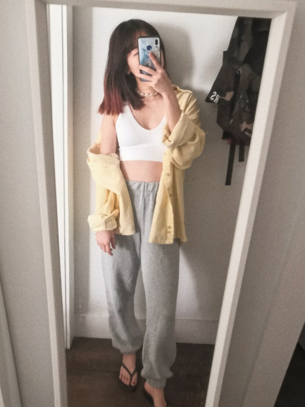 「athleisure、loungewear、brandymelville、VINTAGE」｜「Brandy Melvilleのアイテム（パンツ、グレー系）」を使った、JojosOOTD:3さん（レディース・160cm）の春コーディネートの1枚目の写真