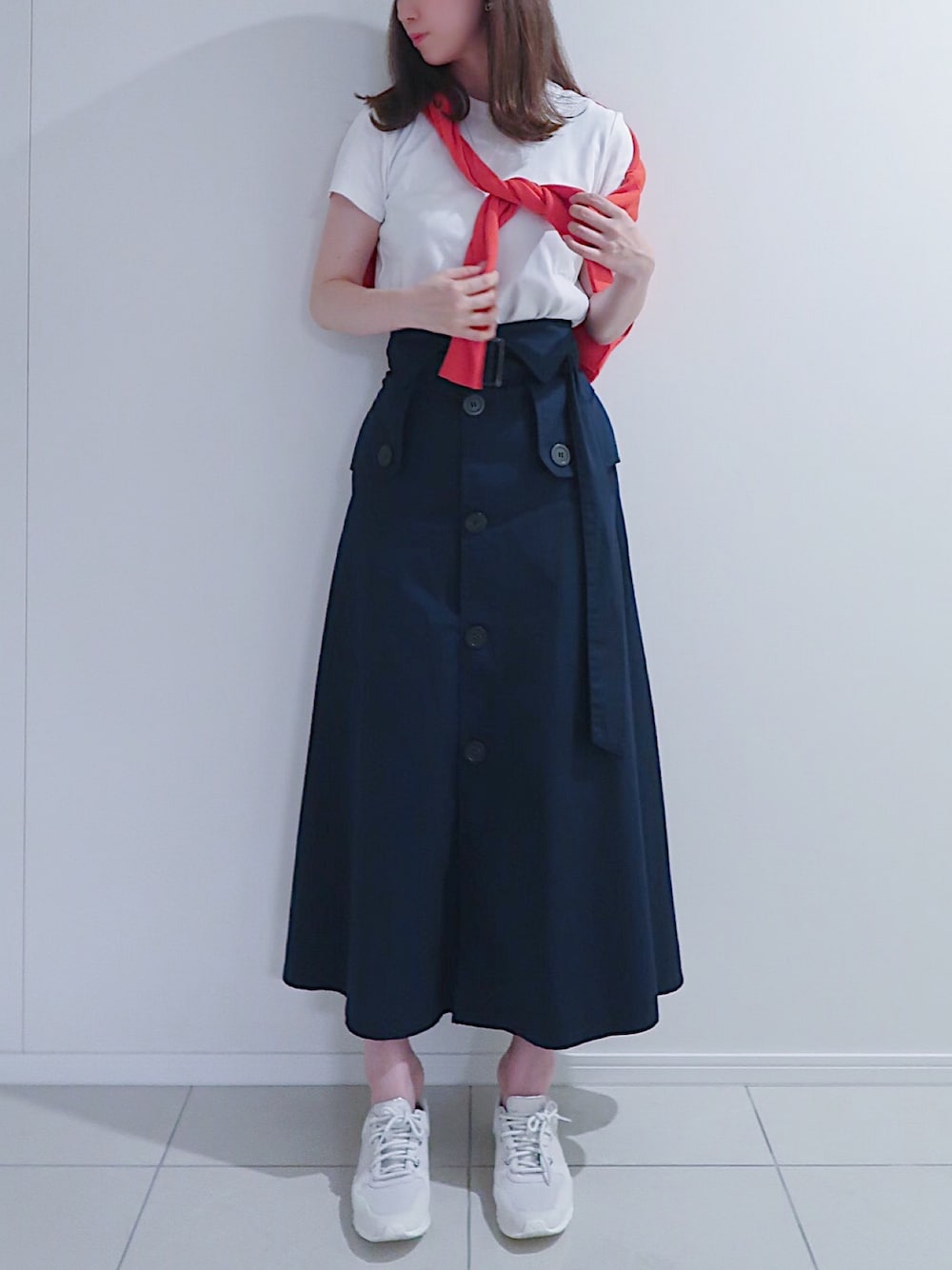 「シンプルコーデ、ラクチンコーデ、ゆるコーデ、大人カジュアル、夏だ！Tシャツ着よう！、プチプラコーデ、スニーカーコーデ」｜「UNIQLOのアイテム（Tシャツ/カットソー、ホワイト系）」を使った、natsuさん（レディース・162cm）の夏コーディネートの1枚目の写真