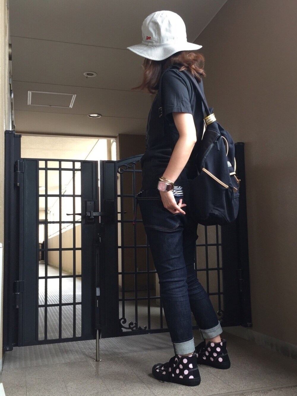 「カジュアル、ハット、ハイカットスニーカー、ドット、adidas、応援コーデ、Diesel、リュック」｜「atmos/atmos girlsのatmos x PJ HI CUT（スニーカー、ブラック系）」を使った、☺︎ゆき❅*॰ॱさん（レディース・164cm）の夏コーディネートの1枚目の写真