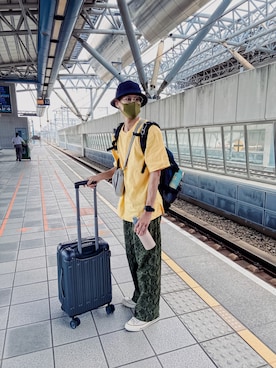 「plain-me（プレインミー）のアイテム（Tシャツ/カットソー）」を使った、吳柏潤さん（メンズ・172cm）の秋コーディネート