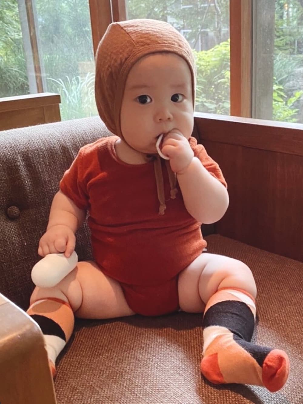 「キッズコーデ、男の子コーデ、ベビーコーデ、ベビー、ベビーファッション、ベビー服、ボンネット、海外子供服」｜「carlijnqのアイテム（オールインワン・サロペット、オレンジ系）」を使った、yuiさん（キッズ・70cm）の秋コーディネートの1枚目の写真