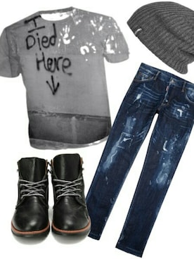 「Died Rich Clothing のアイテム（Tシャツ/カットソー、グレー系）」を使った、Fairren Diedrichさん（レディース）の冬コーディネート